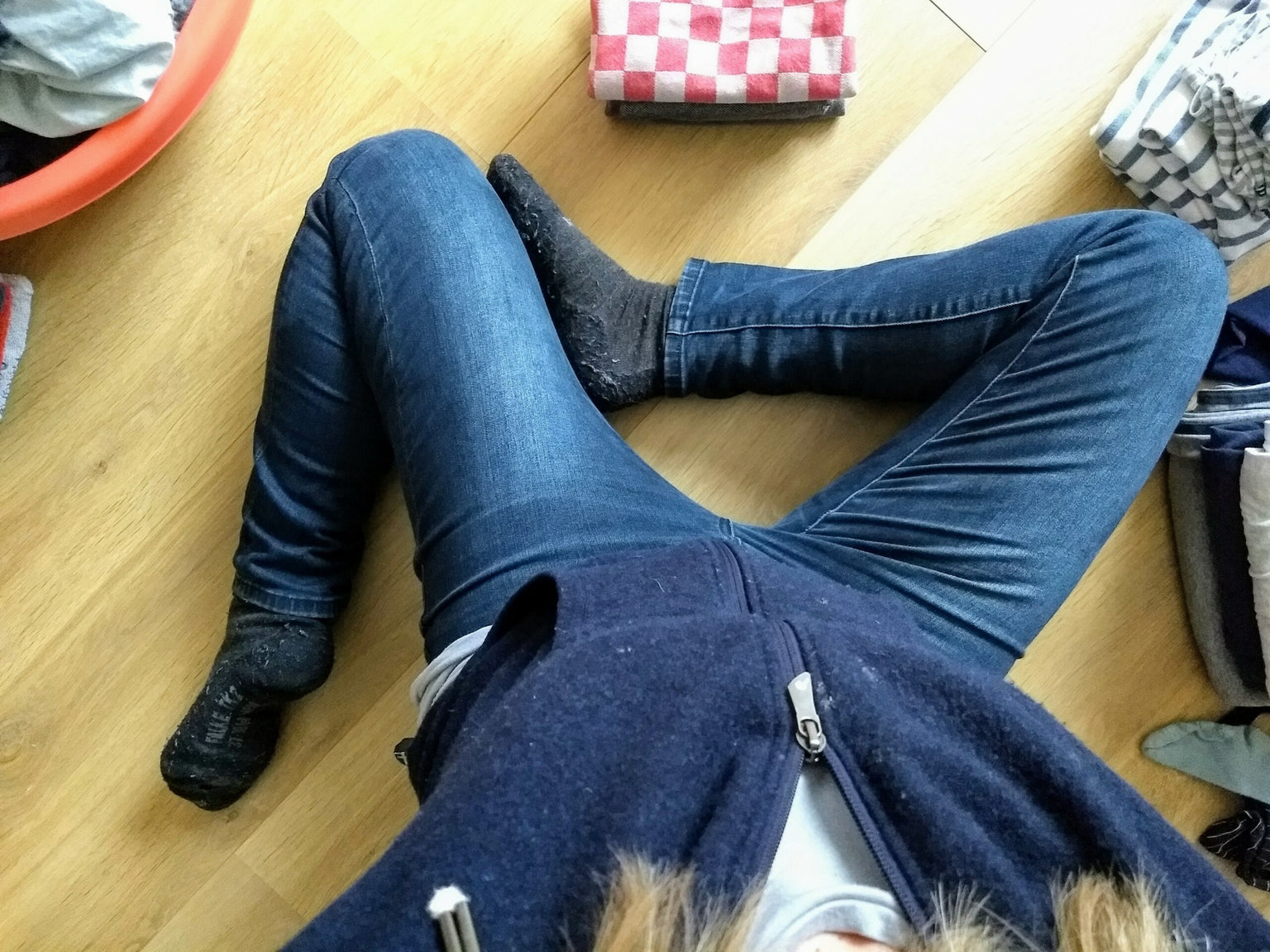 Doing laundry while sitting for hip pain, knee pain, leg pain, menstrual pain