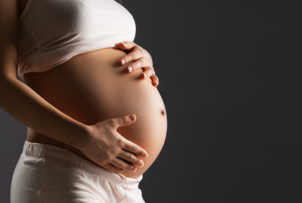 Studie toont aan: Voetreflexologie tijdens de bevalling kan de intensiteit van weeën en de duur van de derde fase van de bevalling verminderen